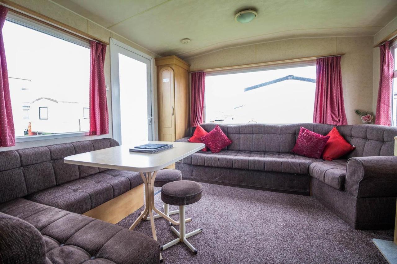 6 Berth Caravan For Hire At Martello Beach Holiday Park In Essex Ref 29017Y Ξενοδοχείο Clacton-on-Sea Εξωτερικό φωτογραφία