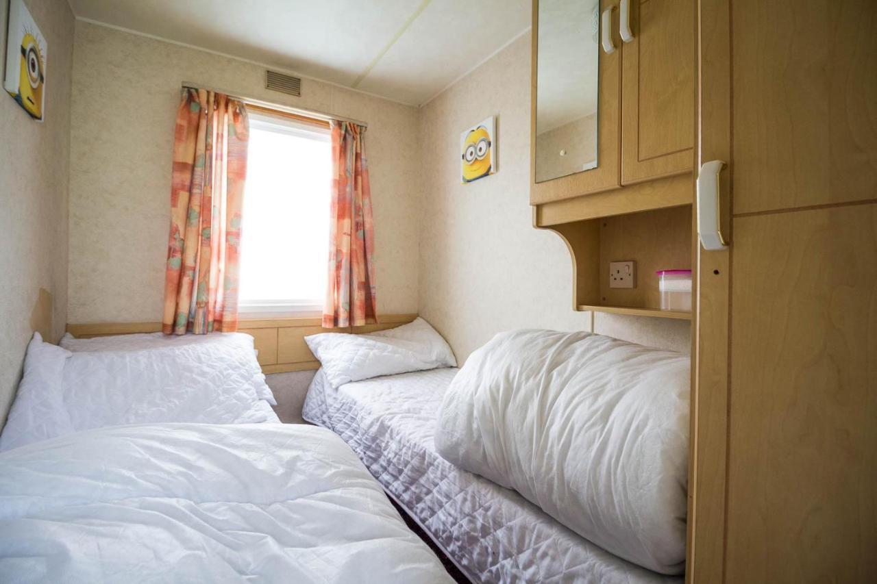 6 Berth Caravan For Hire At Martello Beach Holiday Park In Essex Ref 29017Y Ξενοδοχείο Clacton-on-Sea Εξωτερικό φωτογραφία