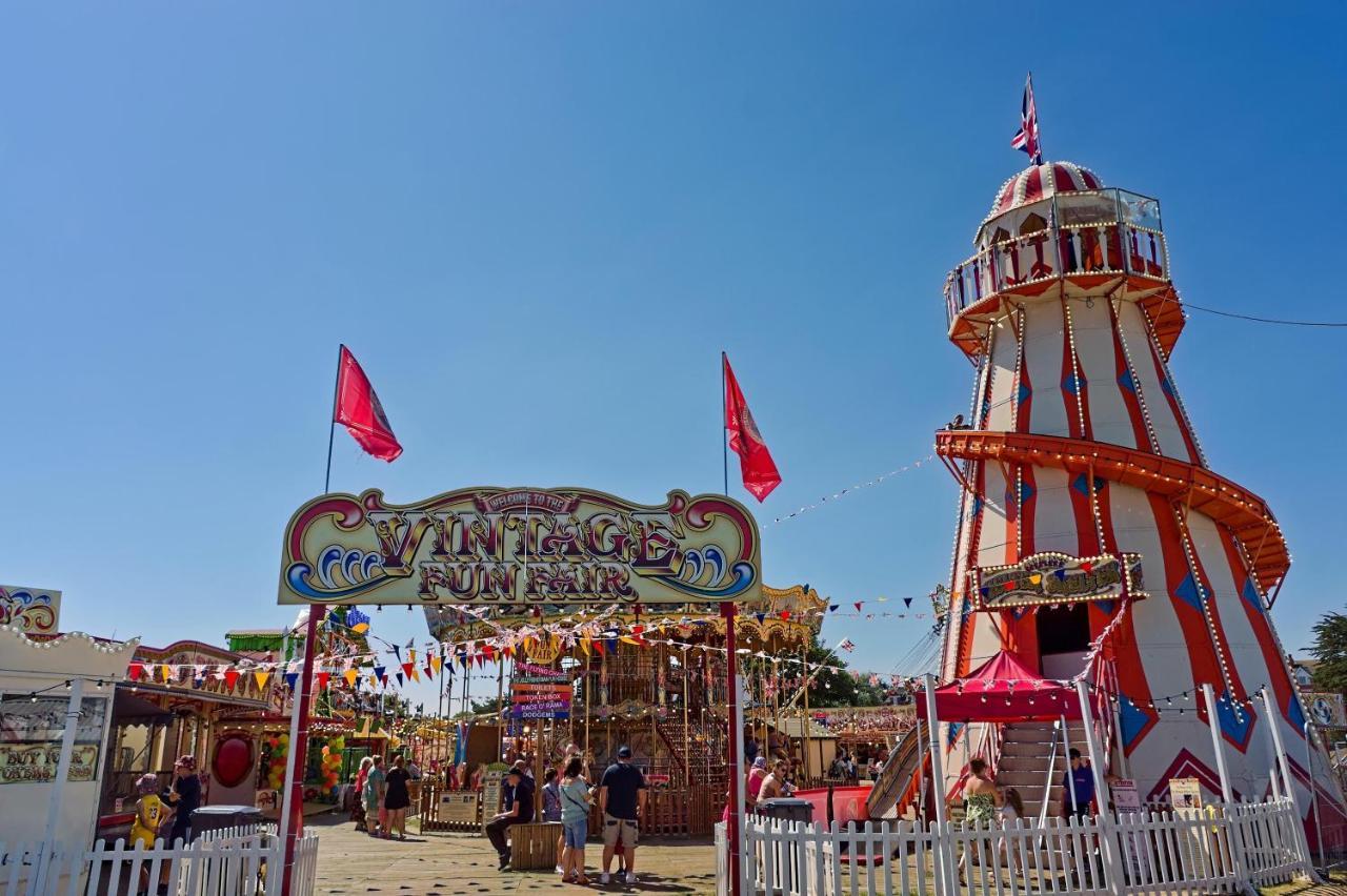 6 Berth Caravan For Hire At Martello Beach Holiday Park In Essex Ref 29017Y Ξενοδοχείο Clacton-on-Sea Εξωτερικό φωτογραφία